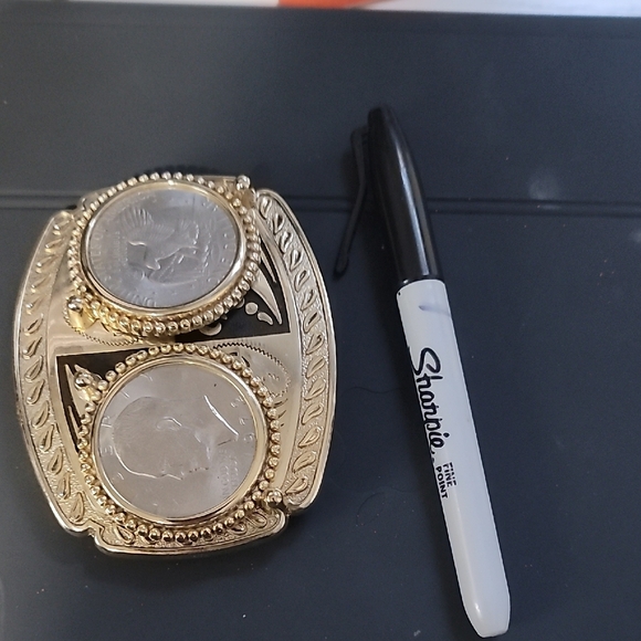 Vintage 80's 90's Silver and Gold One Dollae Coin Belt Buckle - Picture 8 of 8